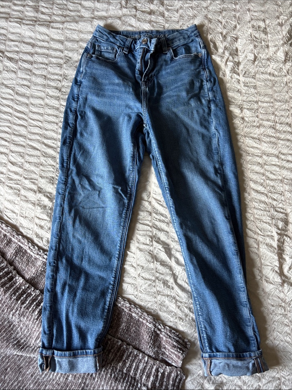 American Eagle Outfitters Women's Curvy Mom Jeans in Blue